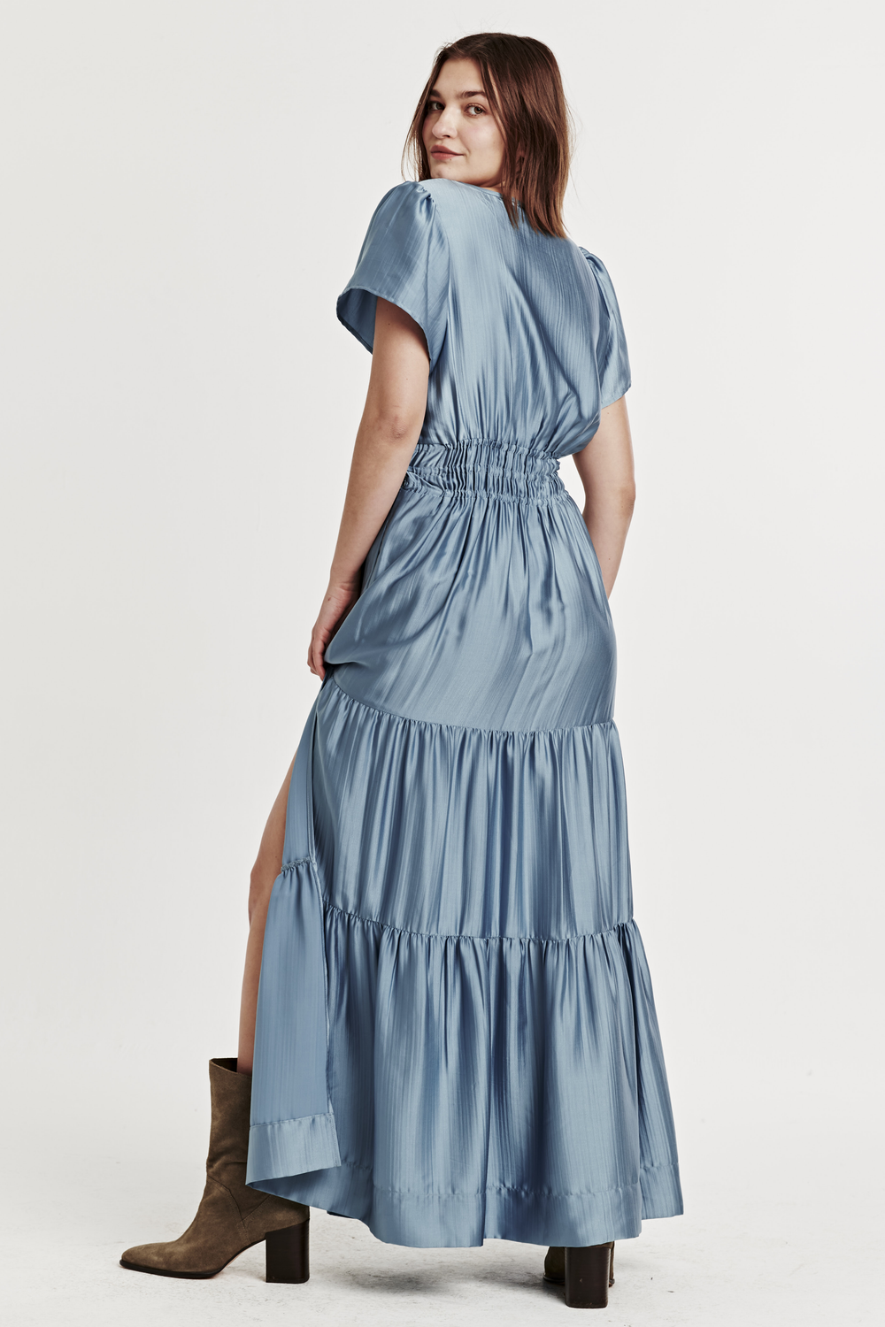 image of a female model wearing a REESE FRONT PLACKET DRESS LICHEN BLUE DEAR JOHN DENIM 