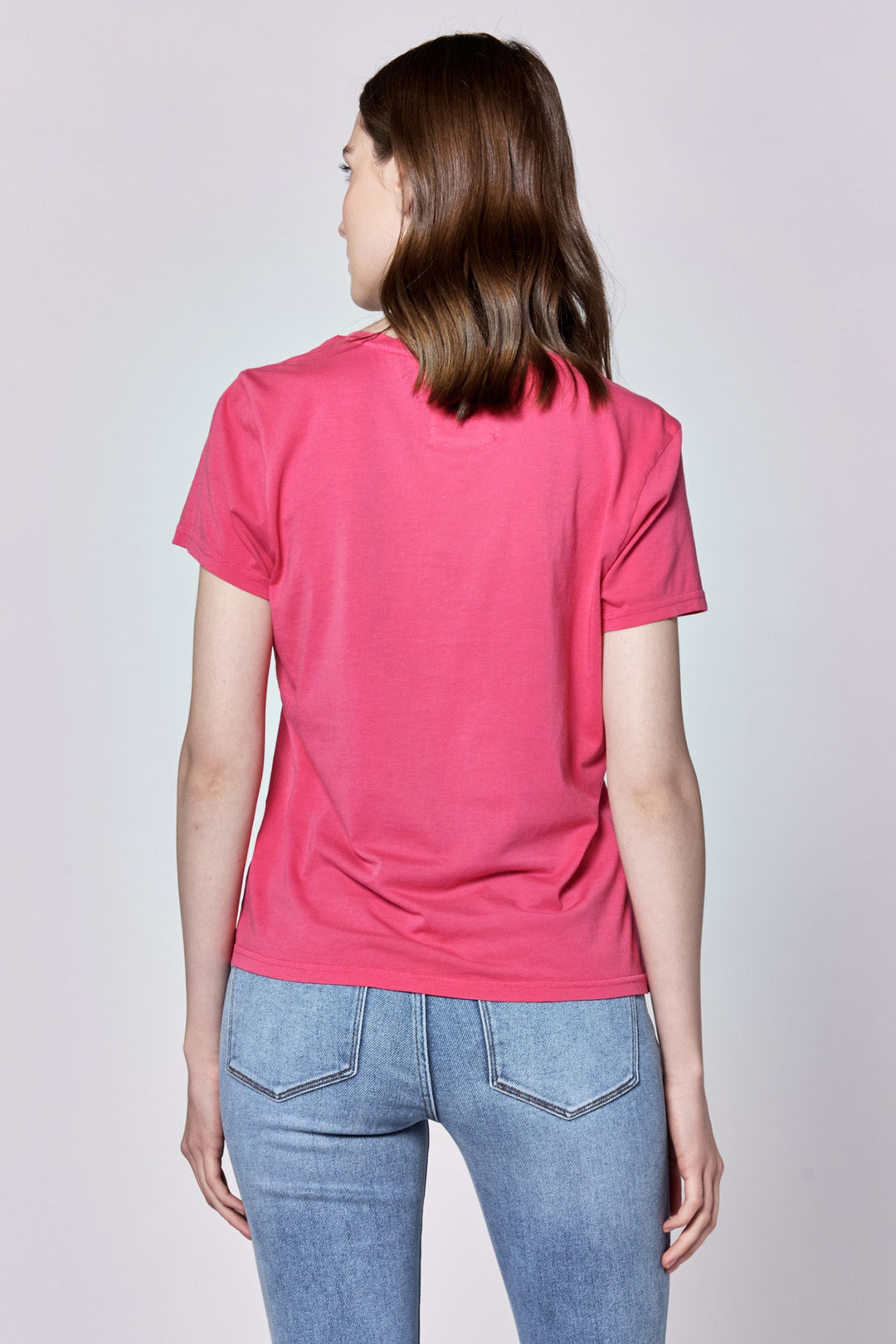 image of a female model wearing a MADELYN V-NECK SHORT SLEEVE RELAXED FIT TOP RASPBERRY DEAR JOHN DENIM 