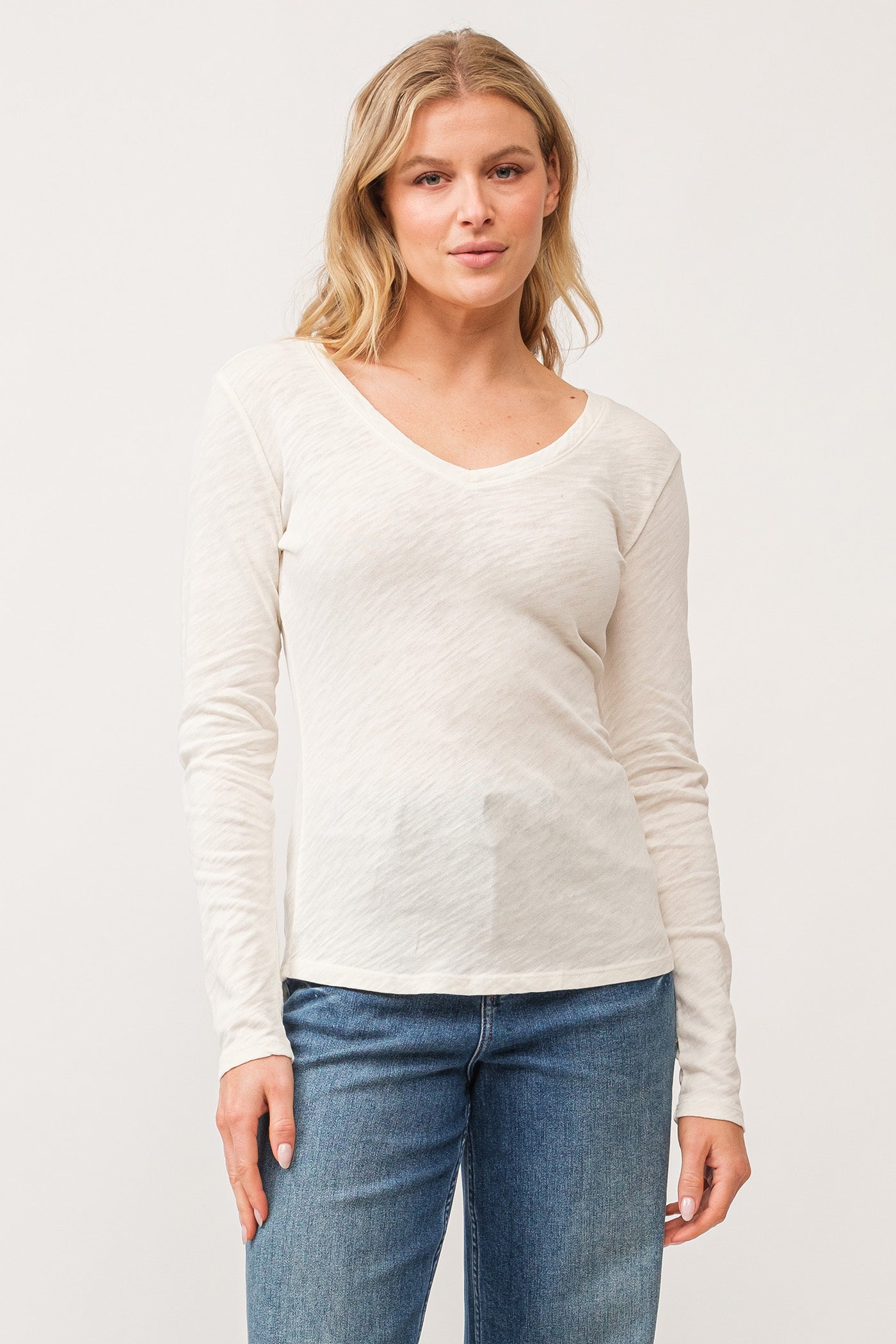 image of a female model wearing a ALINA V-NECK LONG SLEEVE CLASSIC FIT TOP ANTIQUE WHITE DEAR JOHN DENIM 