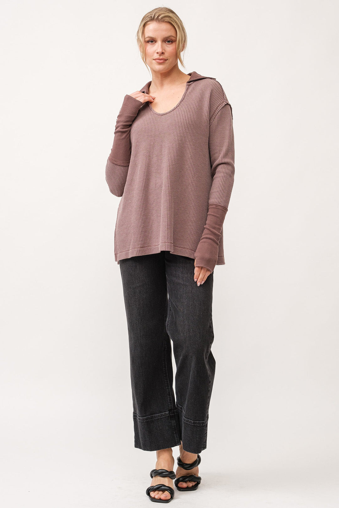 image of a female model wearing a TANYA V-NECK OVERSIZED LONG SLEEVE TOP MARRON DEAR JOHN DENIM 