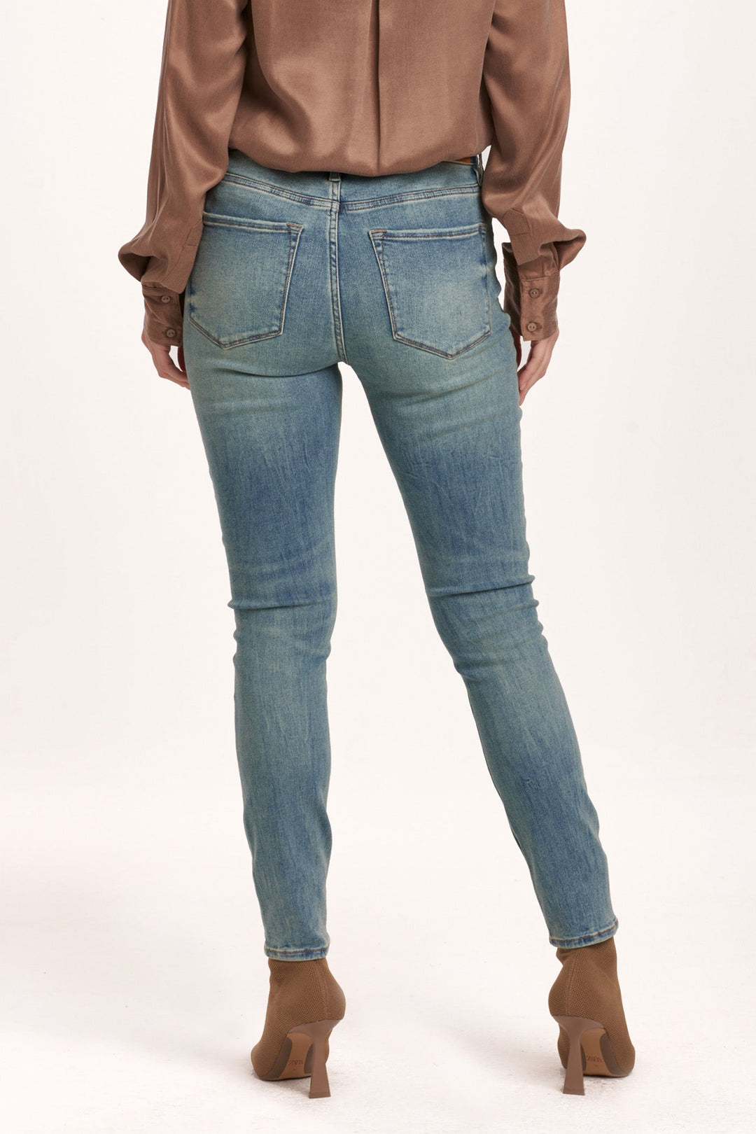 gisele-skinny-mid-rise-ankle-clean-hem-jeans-pioneer-valley