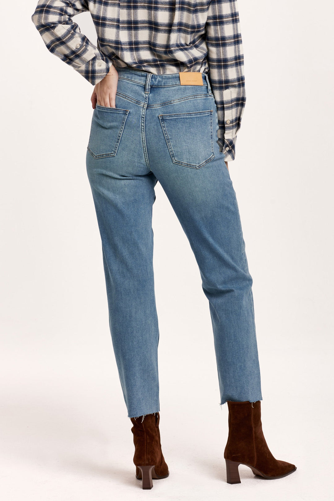 90s-straight-fit-high-rise-fray-hem-jeans-artic-denim