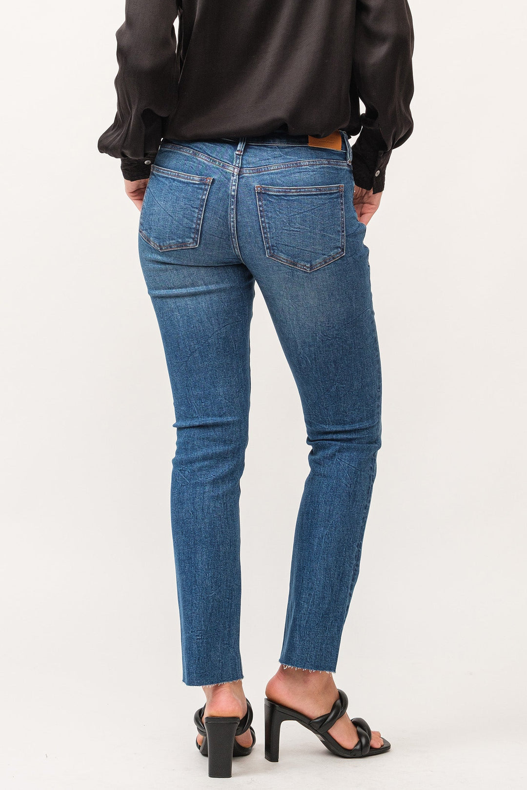 playback-mid-rise-raw-cut-hem-straight-leg-jeans-meeru