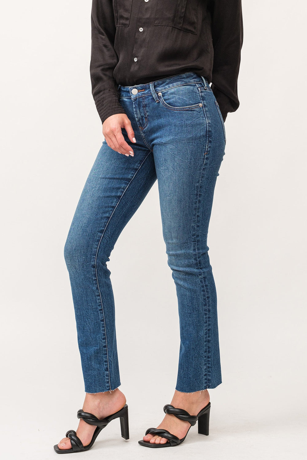 playback-mid-rise-raw-cut-hem-straight-leg-jeans-meeru