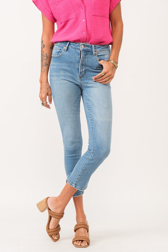 image of a female model wearing a STELLA SUPER HIGH RISE CROPPED SLIM STRAIGHT JEANS NIAGRA DEAR JOHN DENIM 