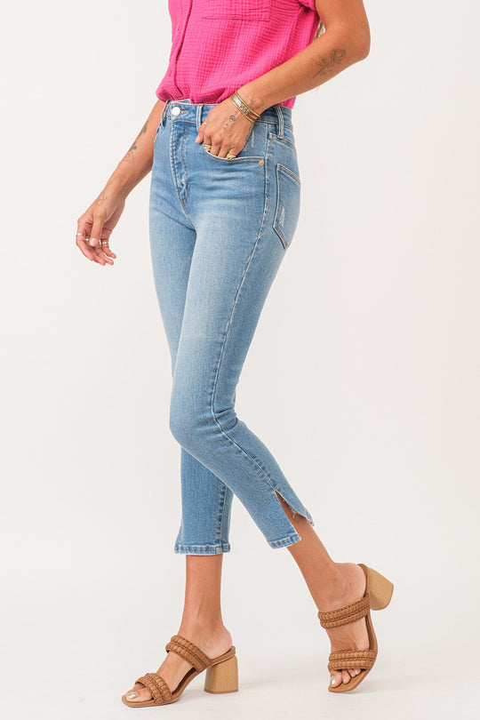 image of a female model wearing a STELLA SUPER HIGH RISE CROPPED SLIM STRAIGHT JEANS NIAGRA DEAR JOHN DENIM 