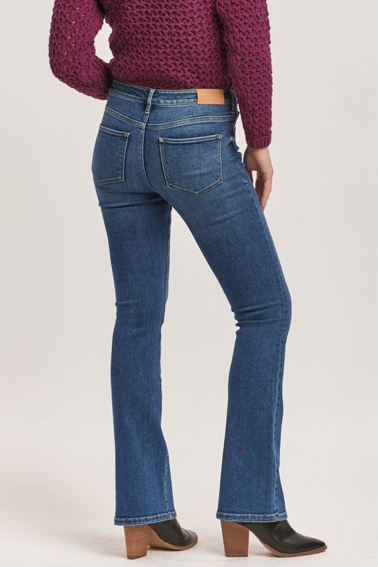 jaxtyn-bootcut-fit-mid-rise-jeans-midtown