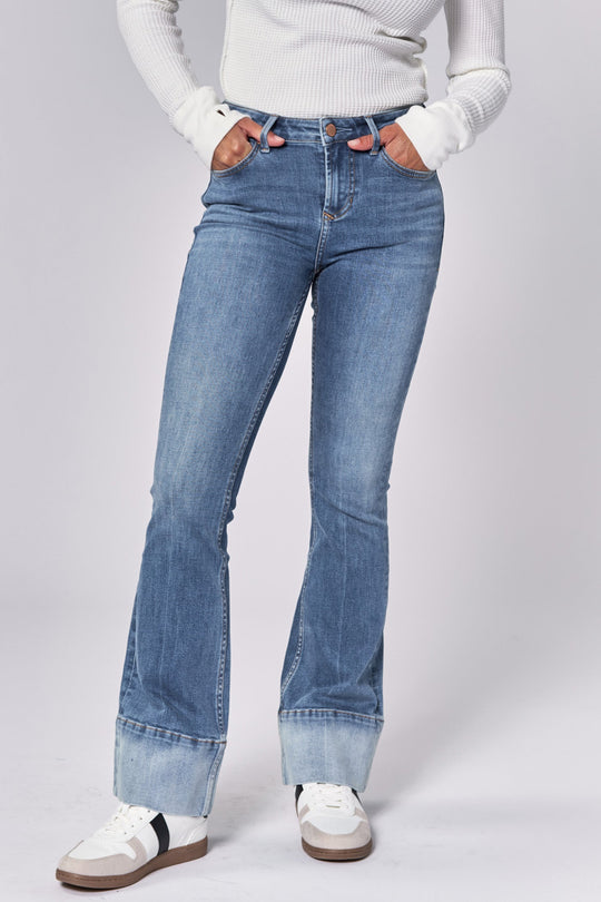 image of a female model wearing a JAXTYN MID RISE FULL INSEAM BOOTCUT JEANS LAGOON DEAR JOHN DENIM 