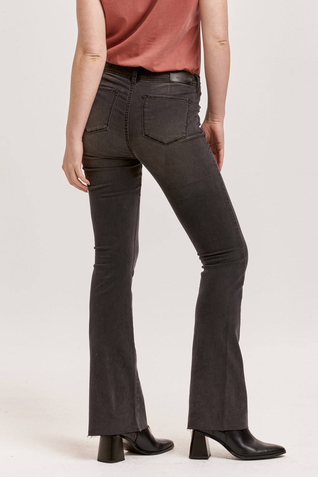 jaxtyn-bootcut-fit-mid-rise-jeans-caviar