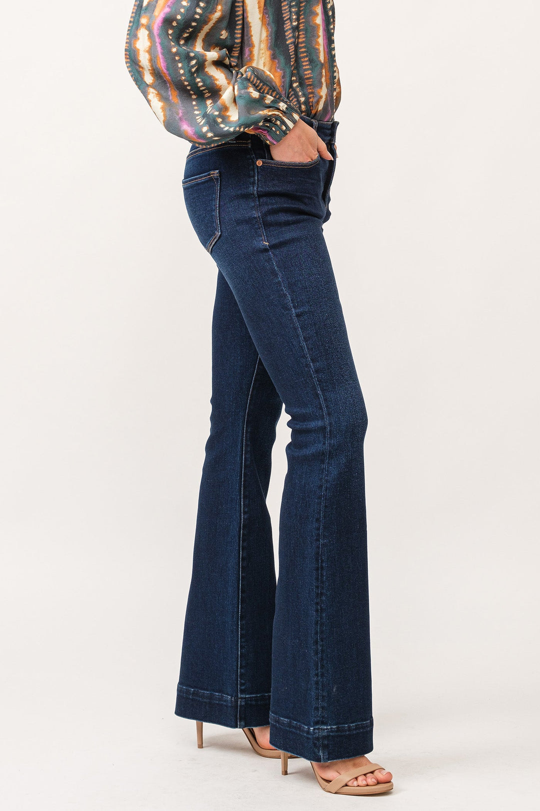 rosa-mid-rise-wide-hem-flare-jeans-brentwood