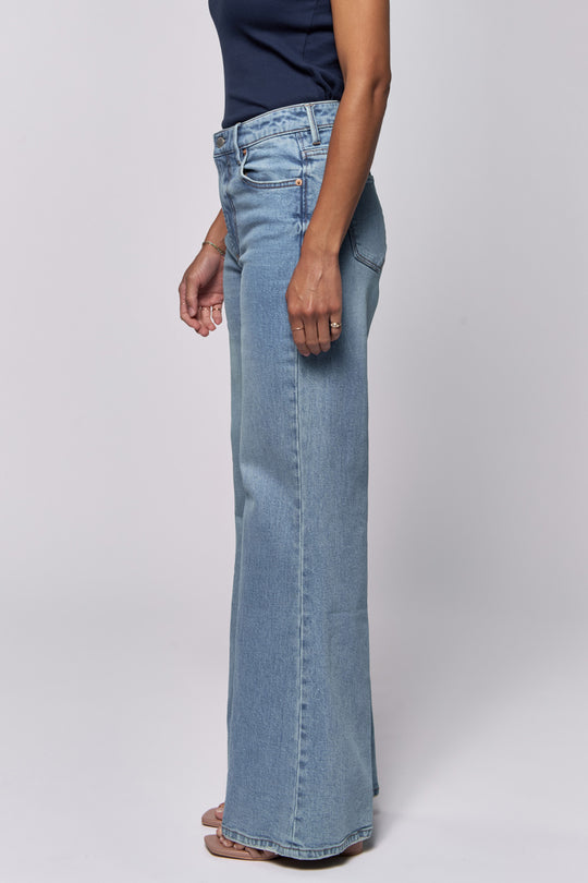 image of a female model wearing a FIONA MID RISE FULL INSEAM CLEAN HEM JEANS VINTAGE FLOW DEAR JOHN DENIM 