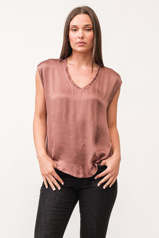 image of a female model wearing a YANIS V-NECK SLEEVELESS TOP MARRON DEAR JOHN DENIM 