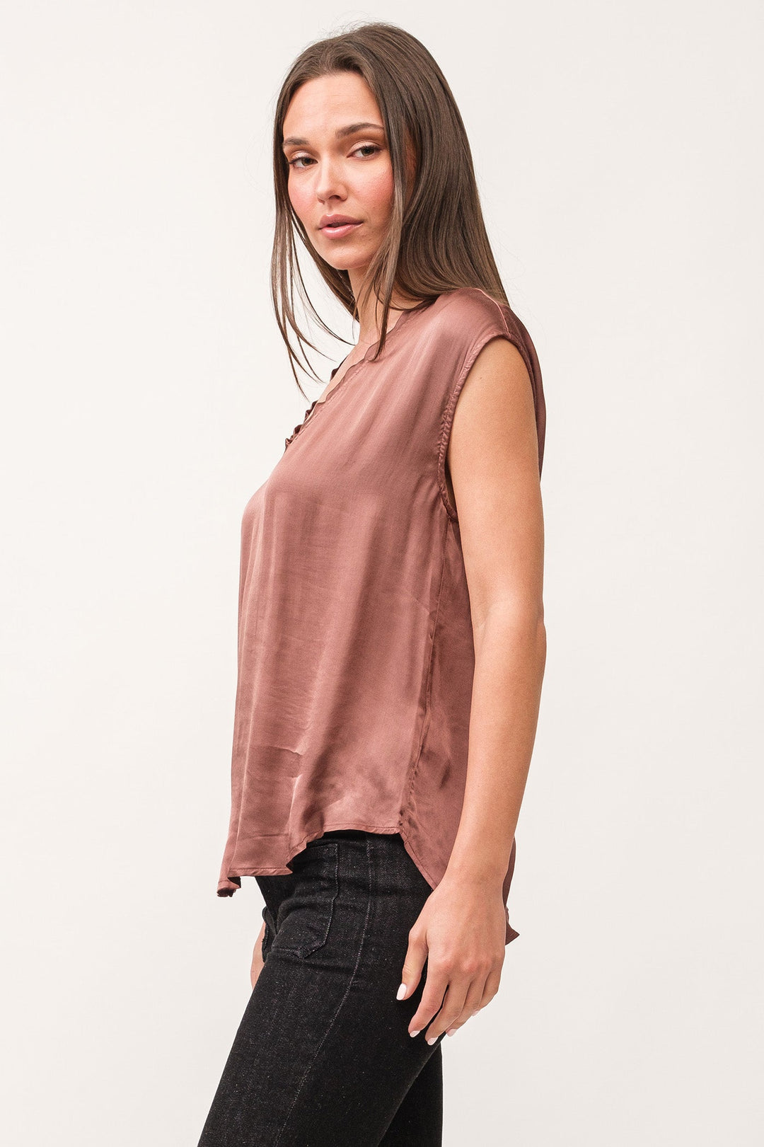 image of a female model wearing a YANIS V-NECK SLEEVELESS TOP MARRON DEAR JOHN DENIM 