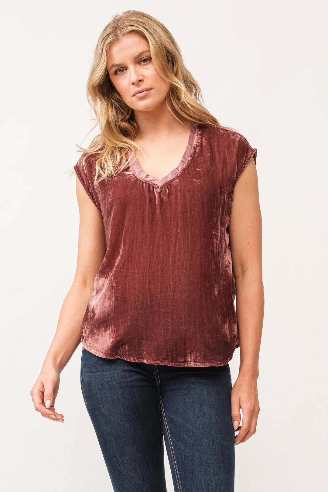 image of a female model wearing a YANIS V-NECK SLEEVELESS VELVET TOP MARRON DEAR JOHN DENIM 