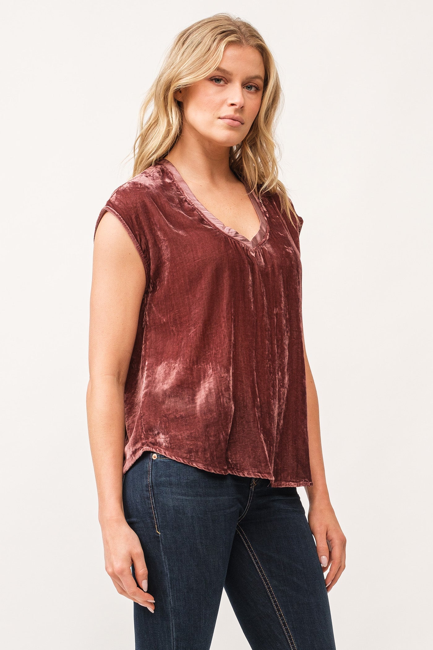 image of a female model wearing a YANIS V-NECK SLEEVELESS VELVET TOP MARRON DEAR JOHN DENIM 