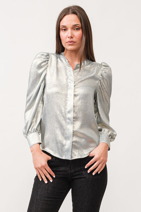 image of a female model wearing a ROWAN HIDDEN PLACKET 3/4 SLEEVE CLASSIC FIT SHIRT BLUE SHADOW METALLIC DEAR JOHN DENIM 