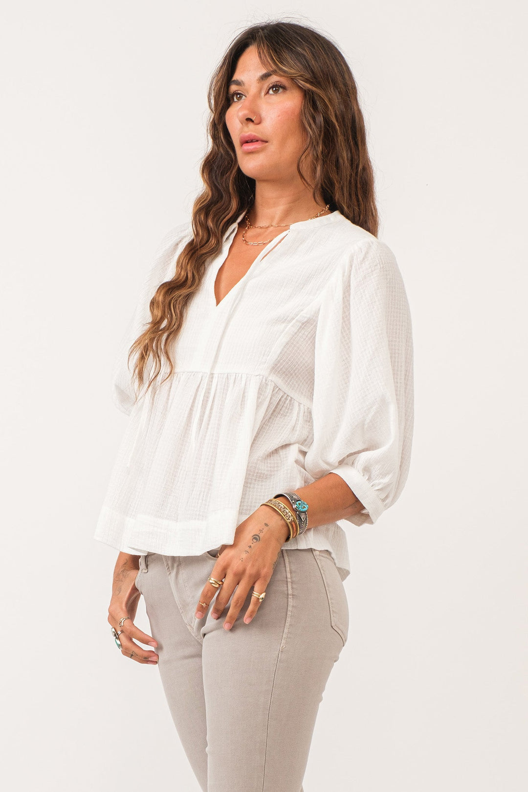 image of a female model wearing a MALIA V-NECK TOP WHITE DEAR JOHN DENIM 