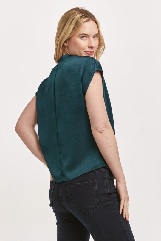 kristen-crew-neck-sleevless-blouse-deep-emerald