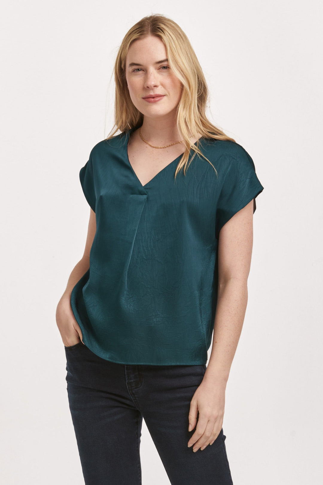 kristen-crew-neck-sleevless-blouse-deep-emerald