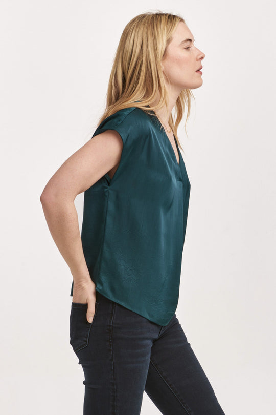 kristen-crew-neck-sleevless-blouse-deep-emerald