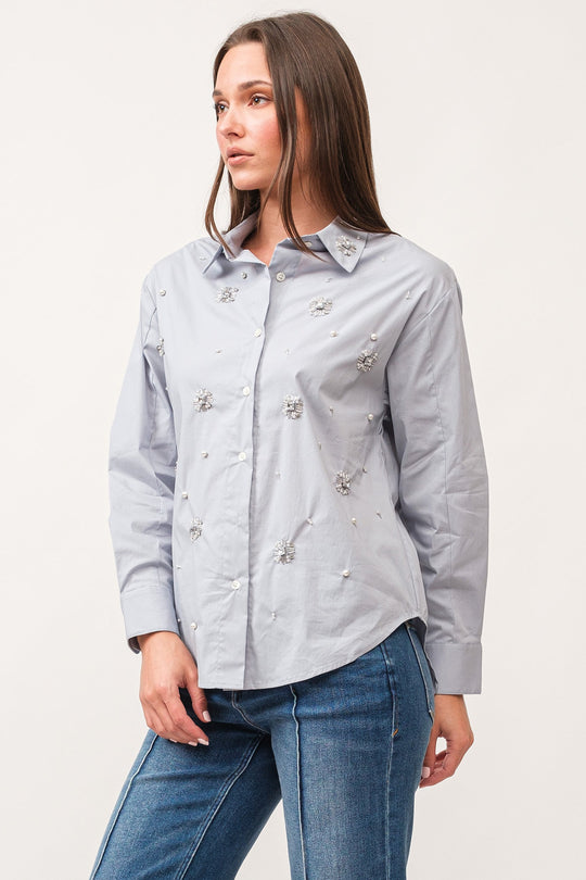 image of a female model wearing a LOLA BUTTON DOWN LONG SLEEVE BOYFRIEND FIT SHIRT BLUE SHADOW DEAR JOHN DENIM 