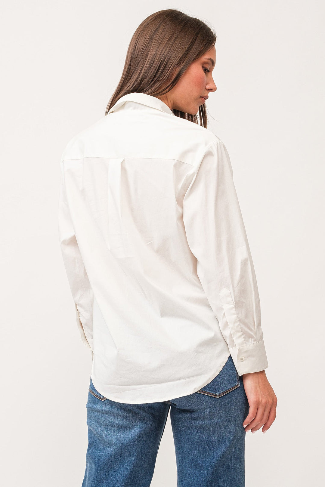 image of a female model wearing a LOLA BUTTON DOWN LONG SLEEVE BOYFRIEND FIT SHIRT OFF WHITE DEAR JOHN DENIM 