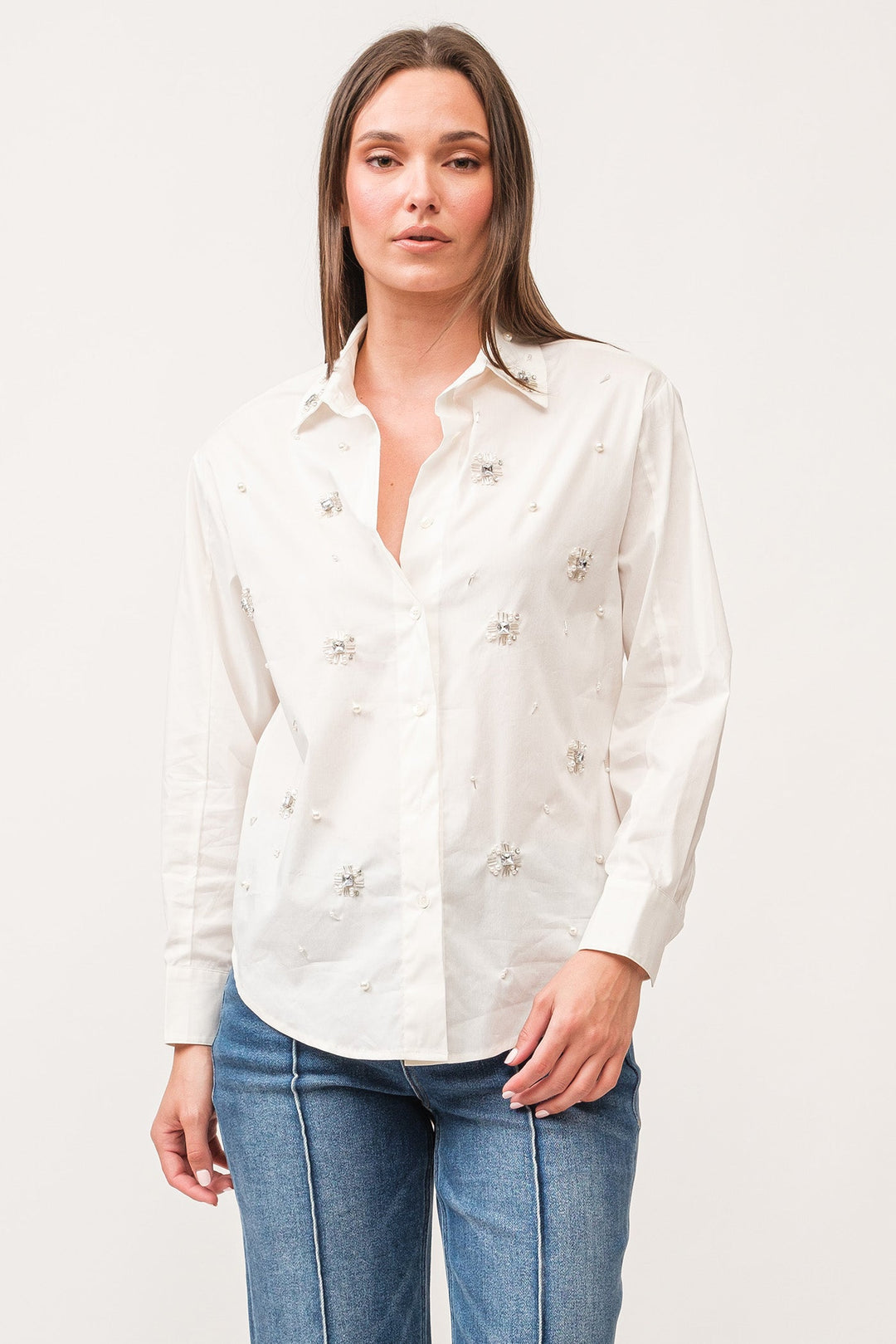 image of a female model wearing a LOLA BUTTON DOWN LONG SLEEVE BOYFRIEND FIT SHIRT OFF WHITE DEAR JOHN DENIM 