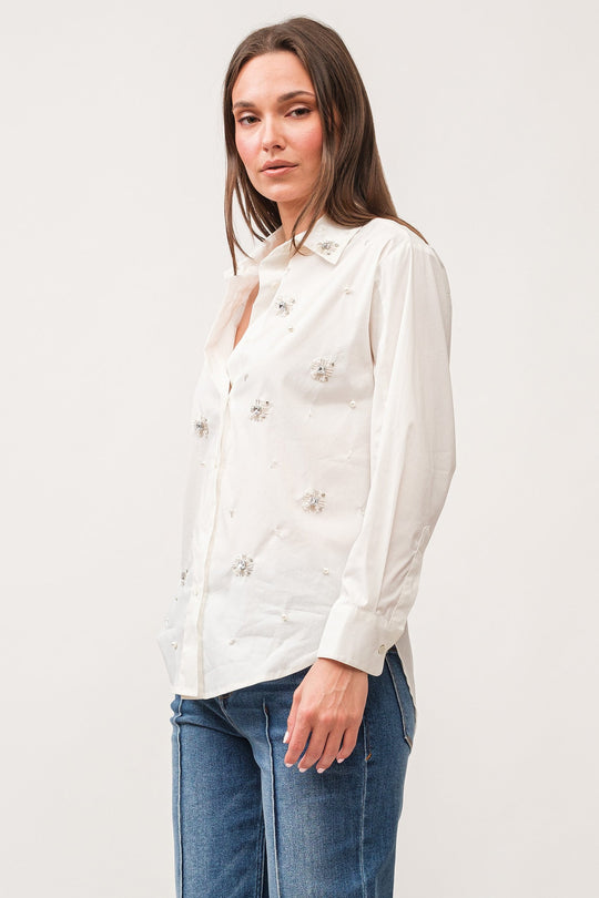 image of a female model wearing a LOLA BUTTON DOWN LONG SLEEVE BOYFRIEND FIT SHIRT OFF WHITE DEAR JOHN DENIM 