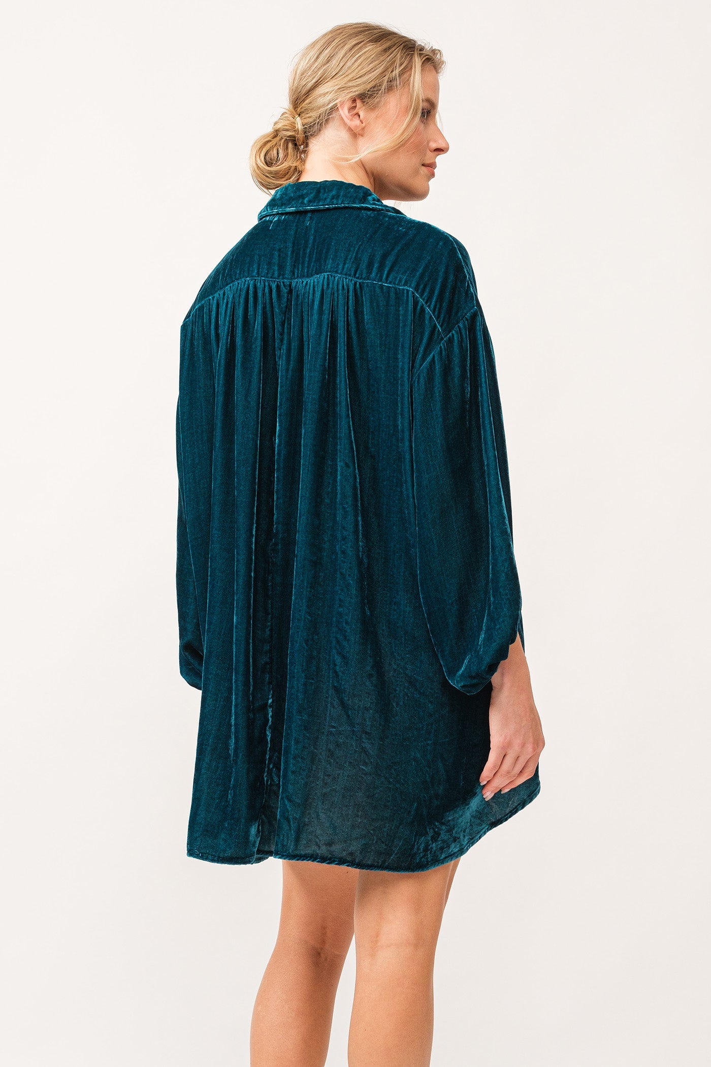 image of a female model wearing a LEIGH COLLARED BUTTON DOWN 3/4 SLEEVE DRESS DEEP TEAL DEAR JOHN DENIM 