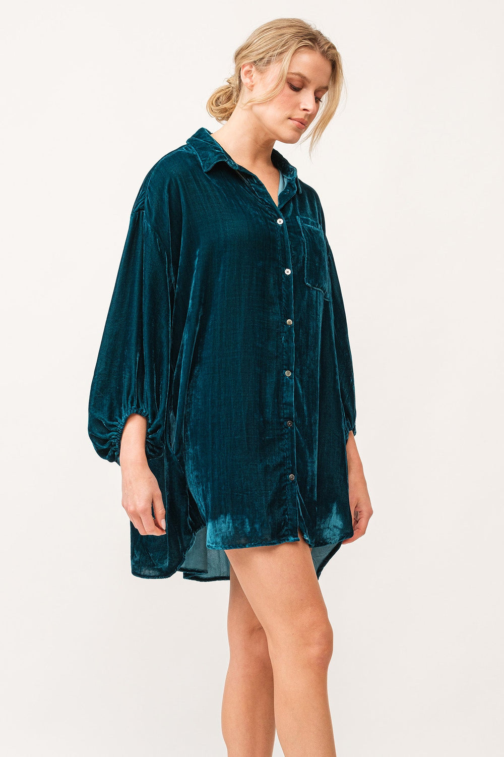 image of a female model wearing a LEIGH COLLARED BUTTON DOWN 3/4 SLEEVE DRESS DEEP TEAL DEAR JOHN DENIM 