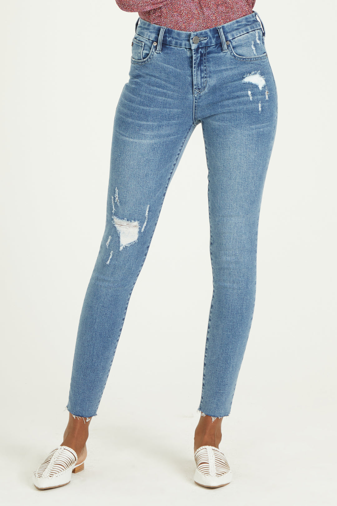 image of a female model wearing a 9 1/2" HIGH RISE GISELE SKINNY TOWNSVILLE JEANS