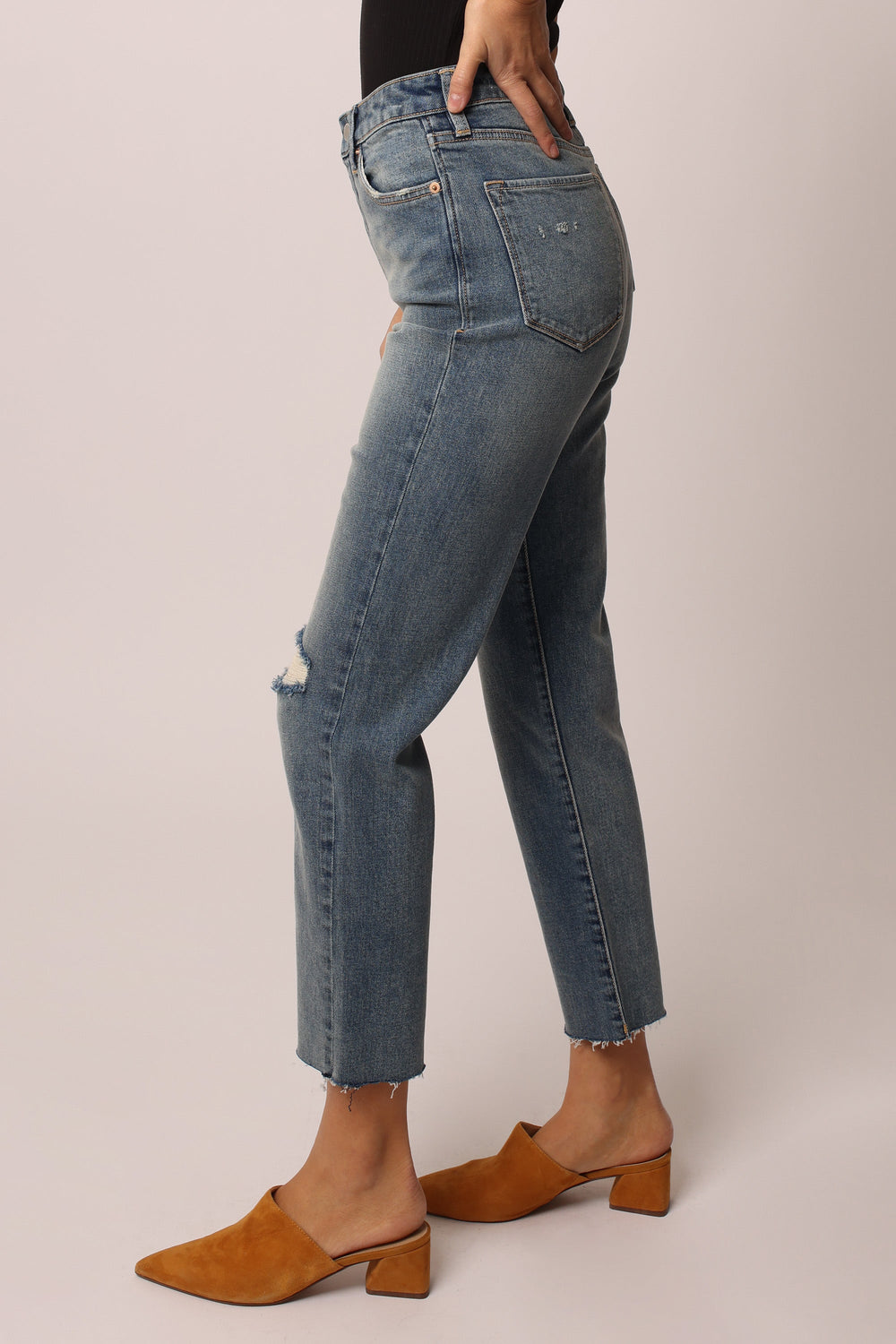 image of a female model wearing a FRANKIE SUPER HIGH RISE CROPPED STRAIGHT JEANS AUTUMN RIDGE DEAR JOHN DENIM 