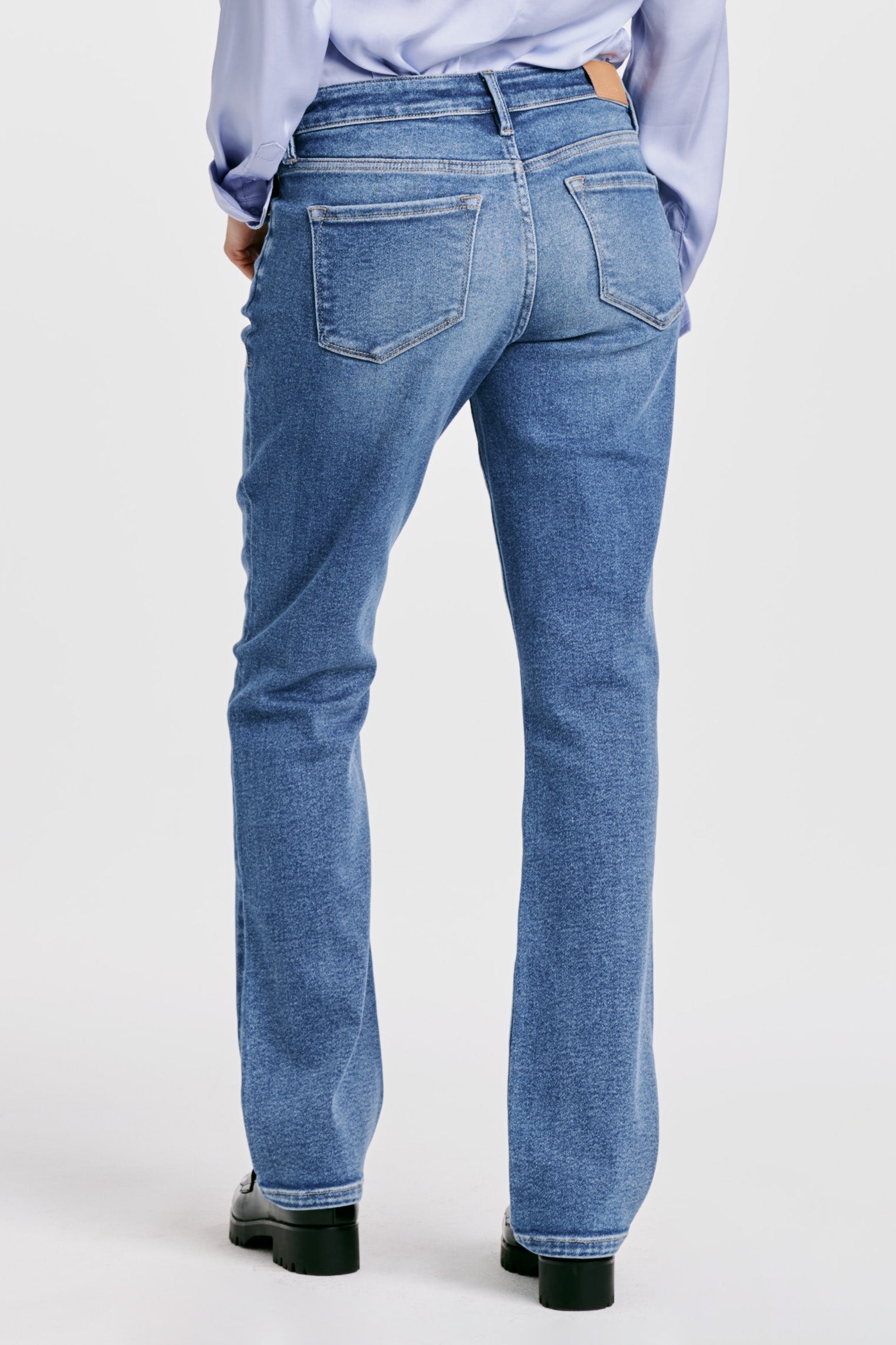 playback-mid-rise-slim-straight-jeans-kavala