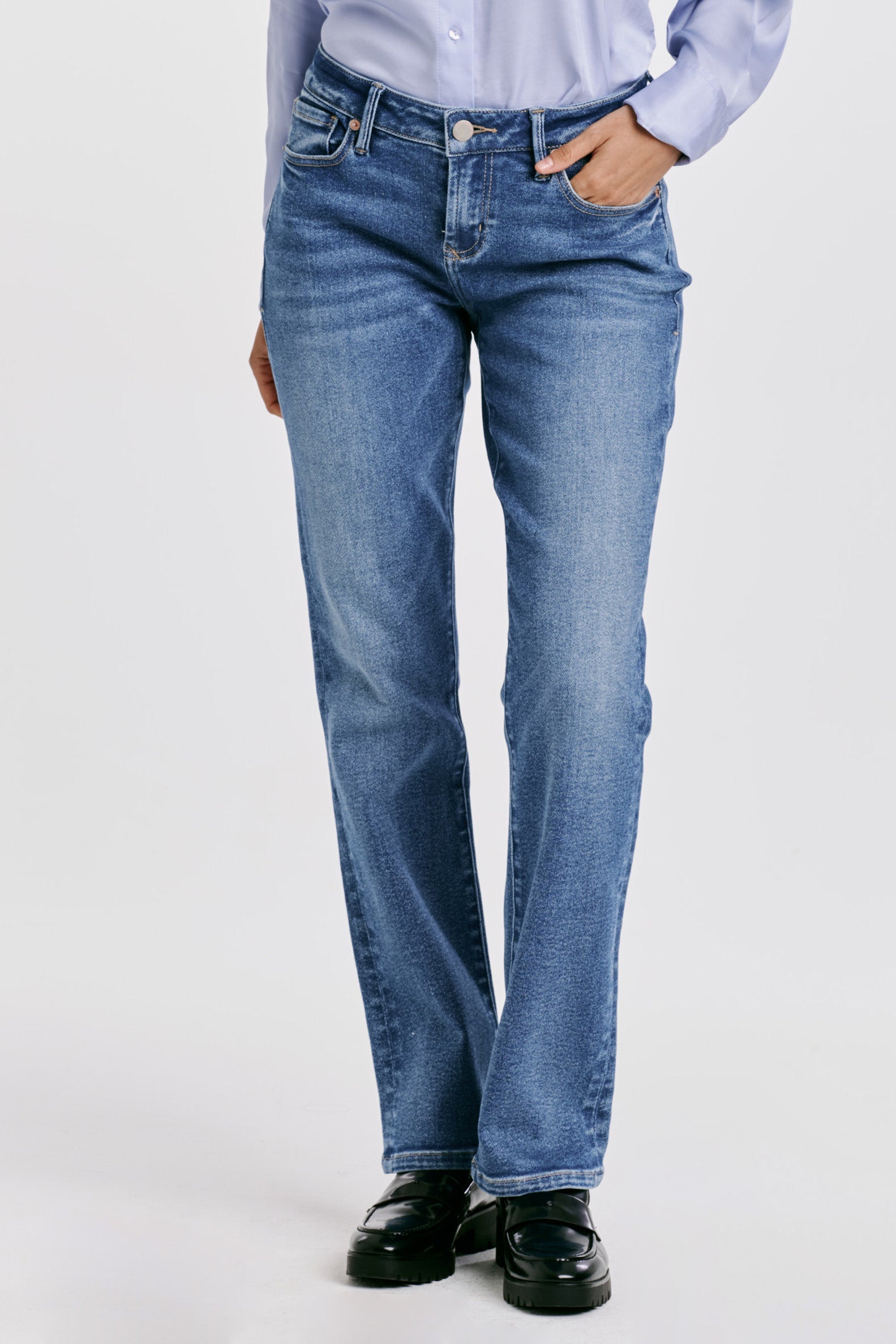 playback-mid-rise-slim-straight-jeans-kavala