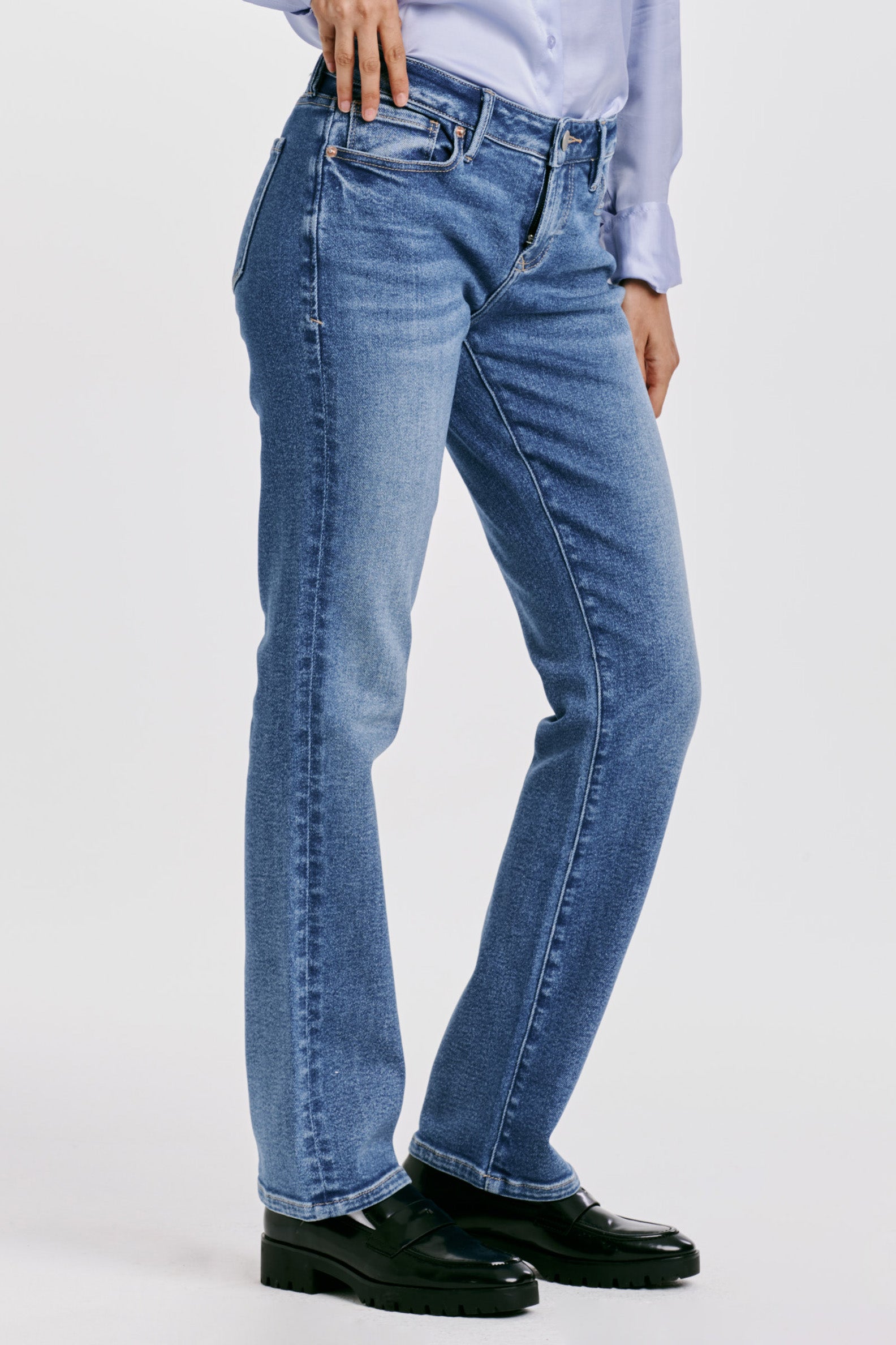 playback-mid-rise-slim-straight-jeans-kavala