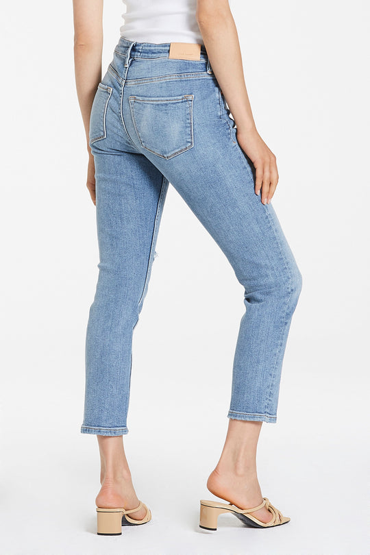 image of a female model wearing a AIDEN HIGH RISE GIRLFRIEND NASHVILLE JEANS DEAR JOHN DENIM 