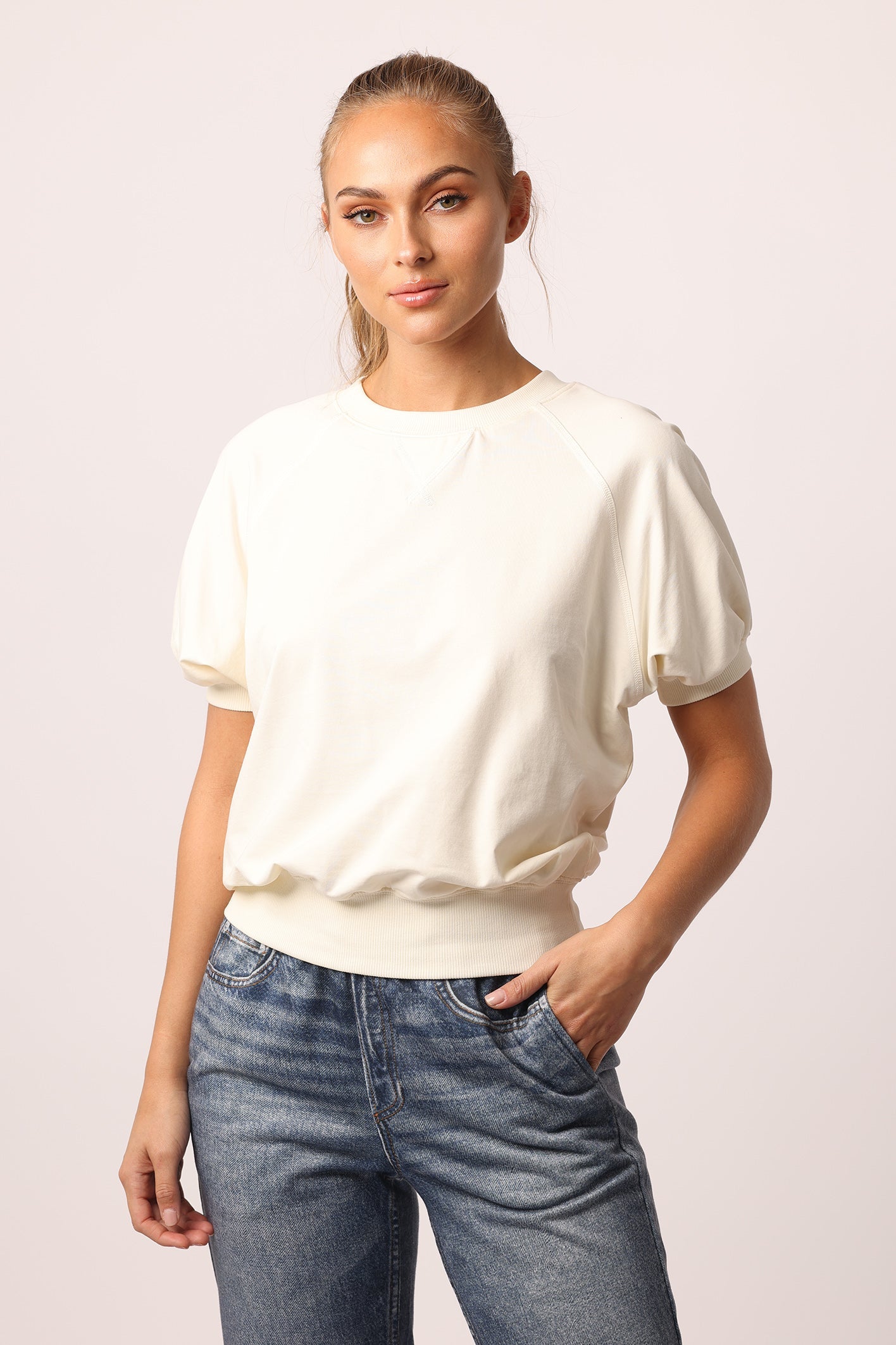 White short sales sleeve sweatshirt